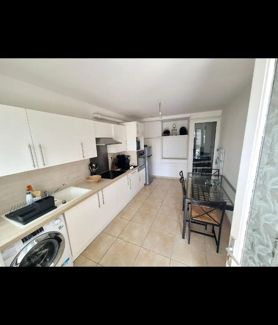 Maisonnette Renovee Avec Cour, Clim Et Metro A 5 Min Marseille Apartment