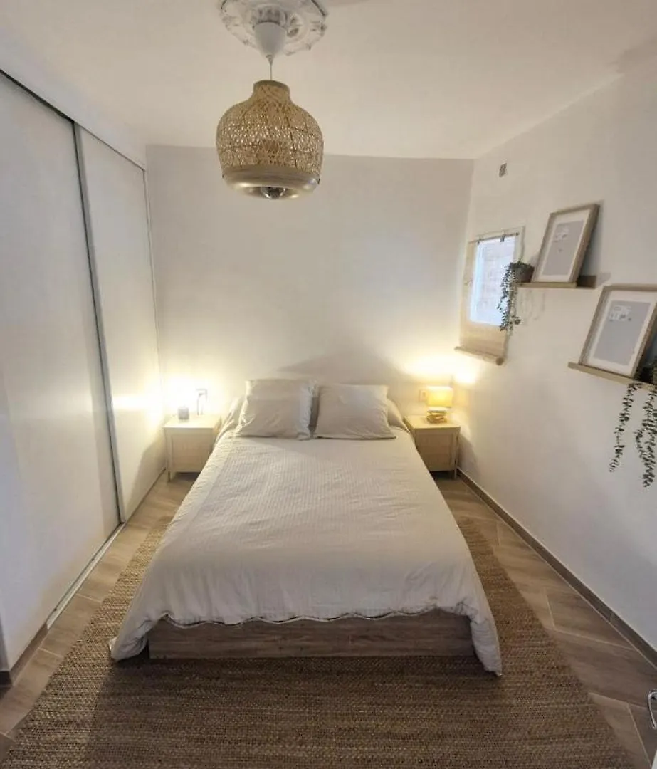 Maisonnette Renovee Avec Cour, Clim Et Metro A 5 Min Марсель 0*,  Франция